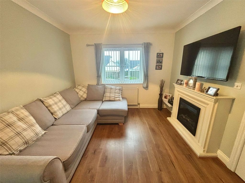 Property photo 2 of 18 Picture No. 11