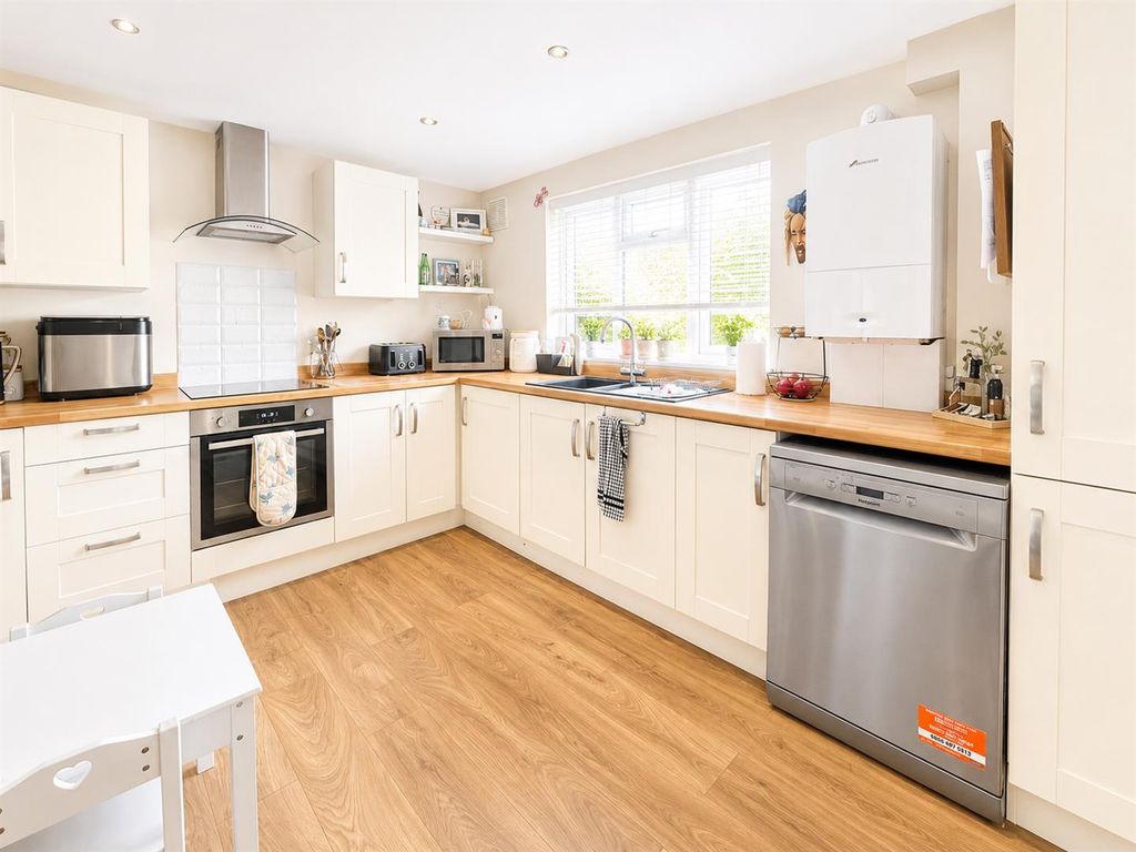 Property photo 3 of 19 Ash Kitchen.Png