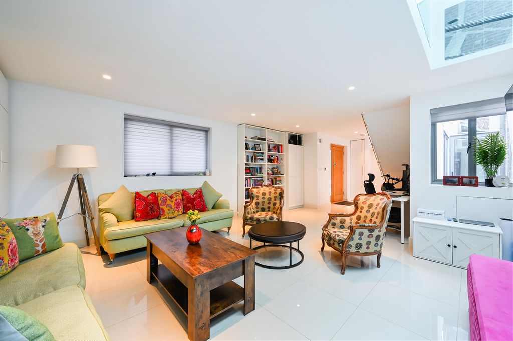 Property photo 3 of 14 Living Room