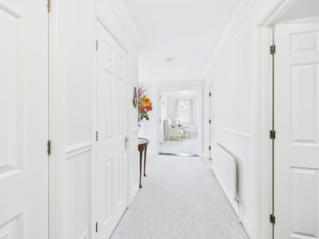 Property photo 3 of 11 Hallway