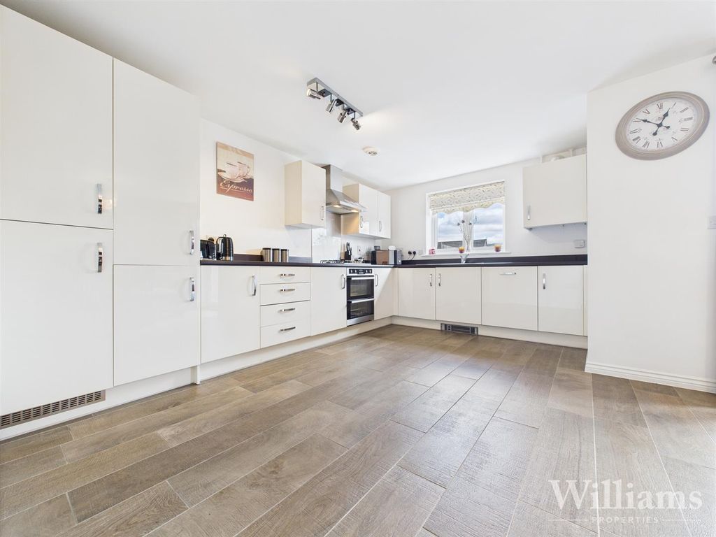 Property photo 3 of 27 Cam02861G0-Pr0460-Still010.Jpg