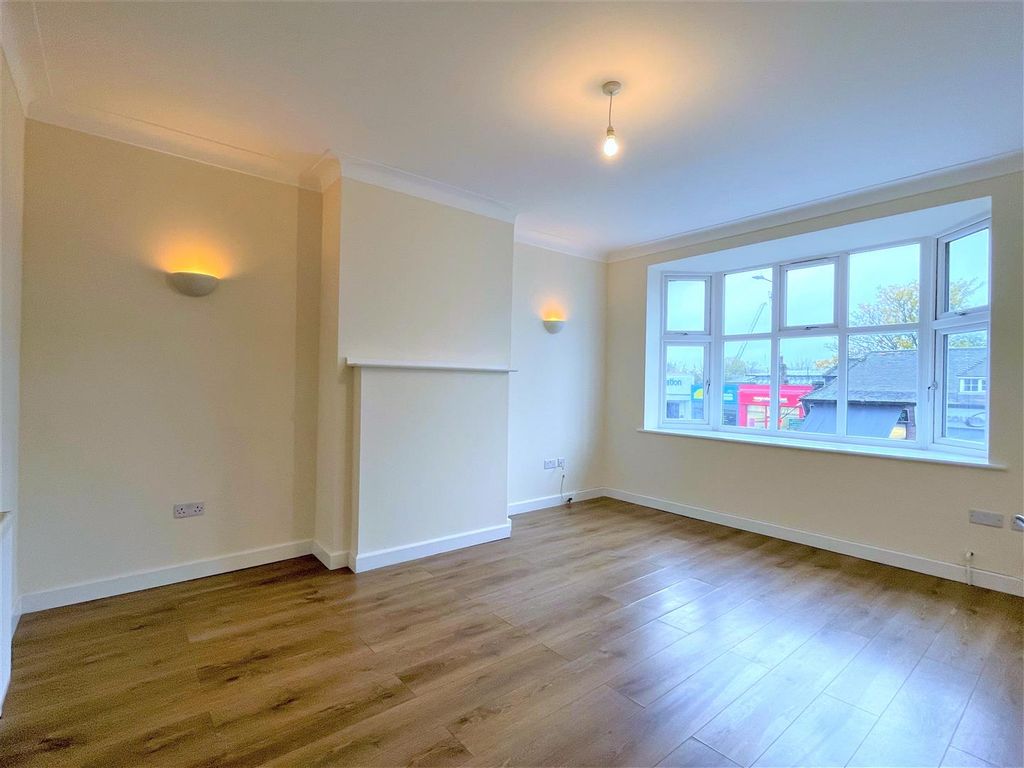 Property photo 2 of 10 Lounge.Jpg