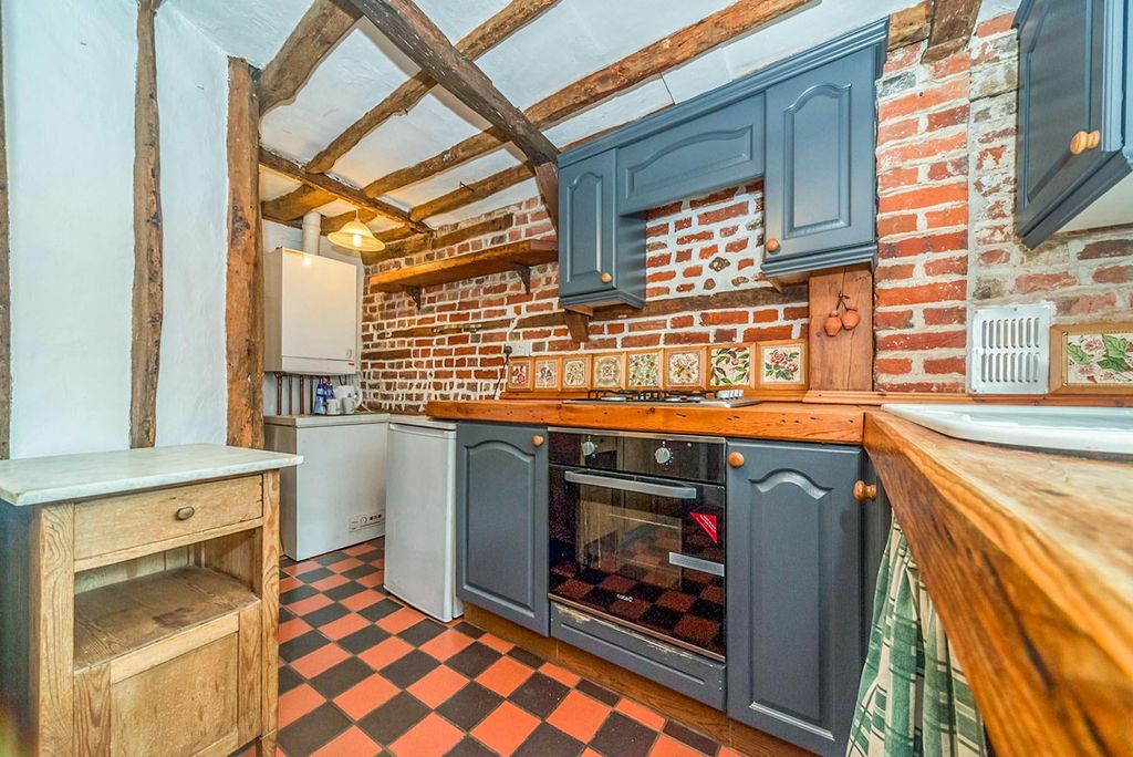 Property photo 2 of 6 Kitchen