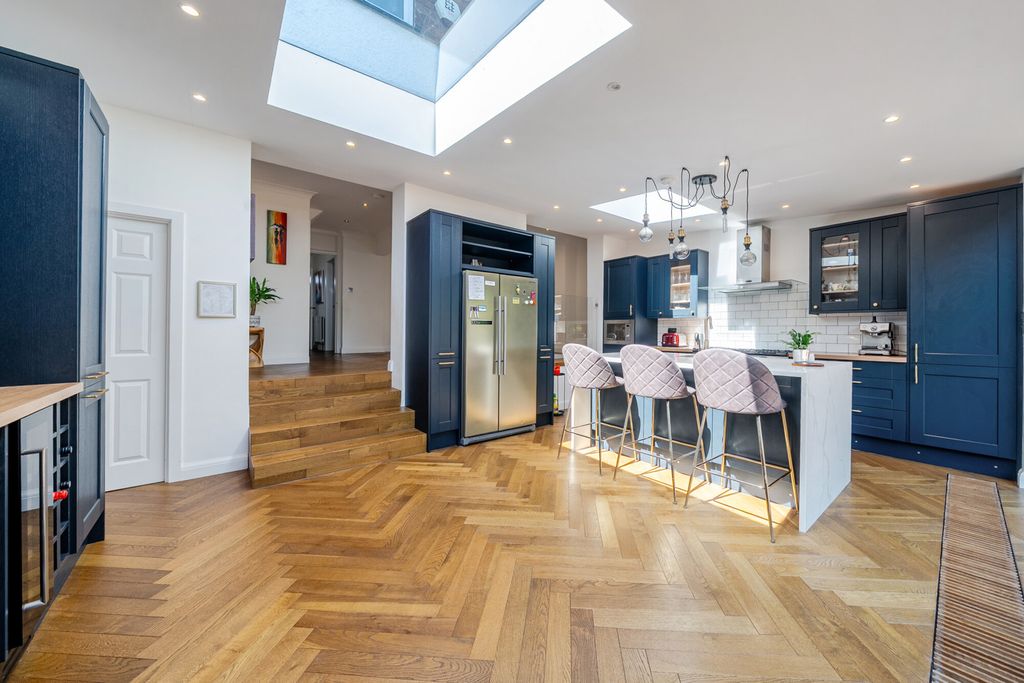 Property photo 3 of 20 1498154-16-6A69dc...
