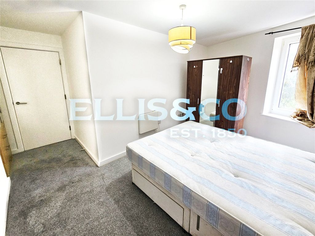 Property photo 2 of 7 Picture No. 20