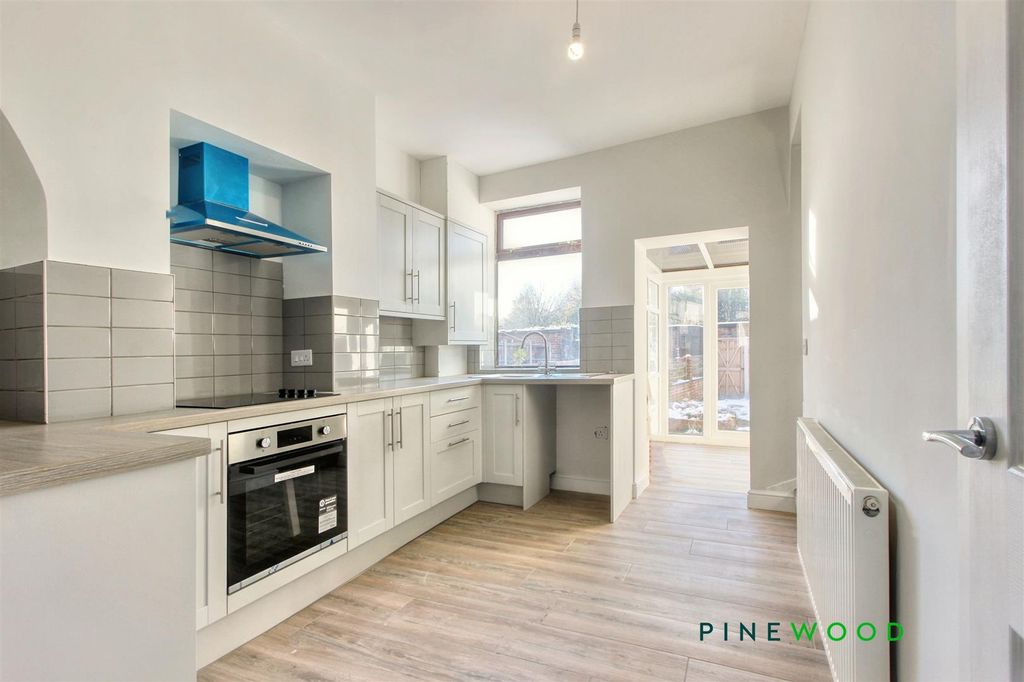 Property photo 2 of 12 Kitchen