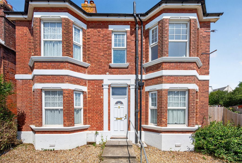 Property photo 2 of 32