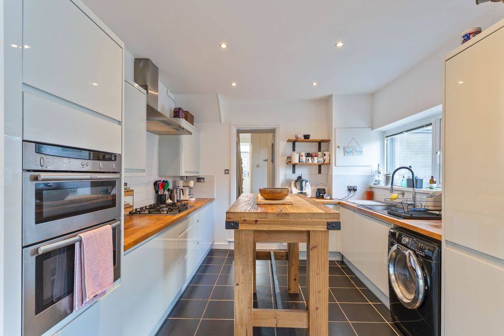 Property photo 2 of 23