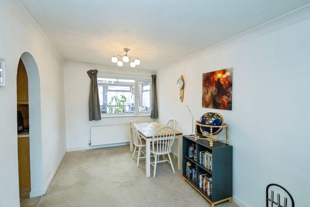 Property photo 3 of 18 Dining Area