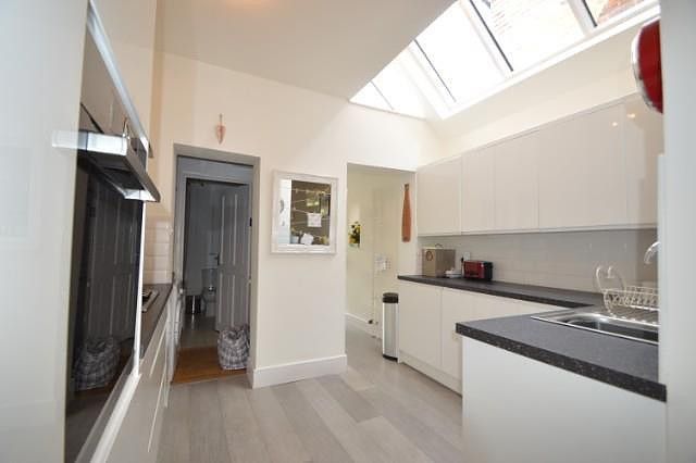 Property photo 2 of 10 Kitchen