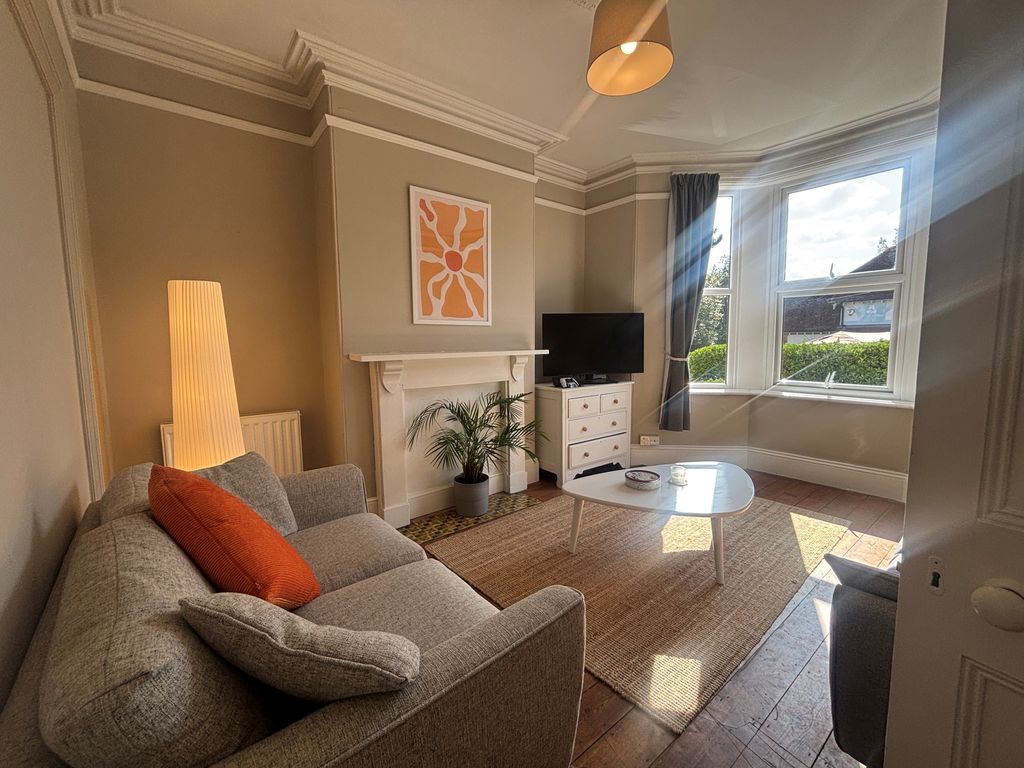 Property photo 2 of 14 Lounge