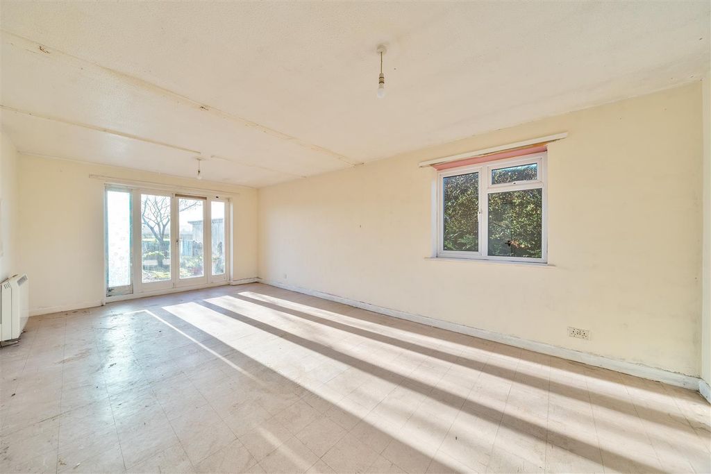 Property photo 3 of 14 Living Room