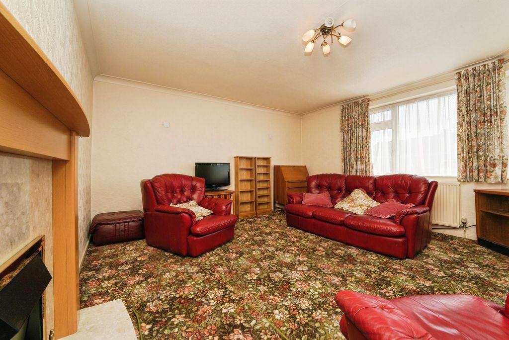 Property photo 2 of 17 Photo
