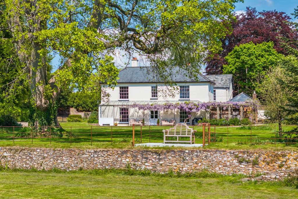 Property photo 1 of 24 Craddock Lodge