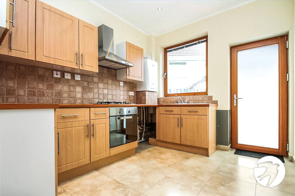 Property photo 2 of 8 Kitchen