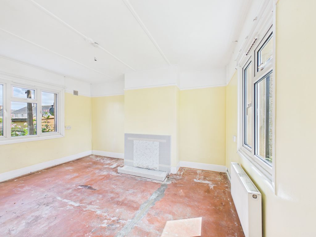 Property photo 2 of 10 Living Room