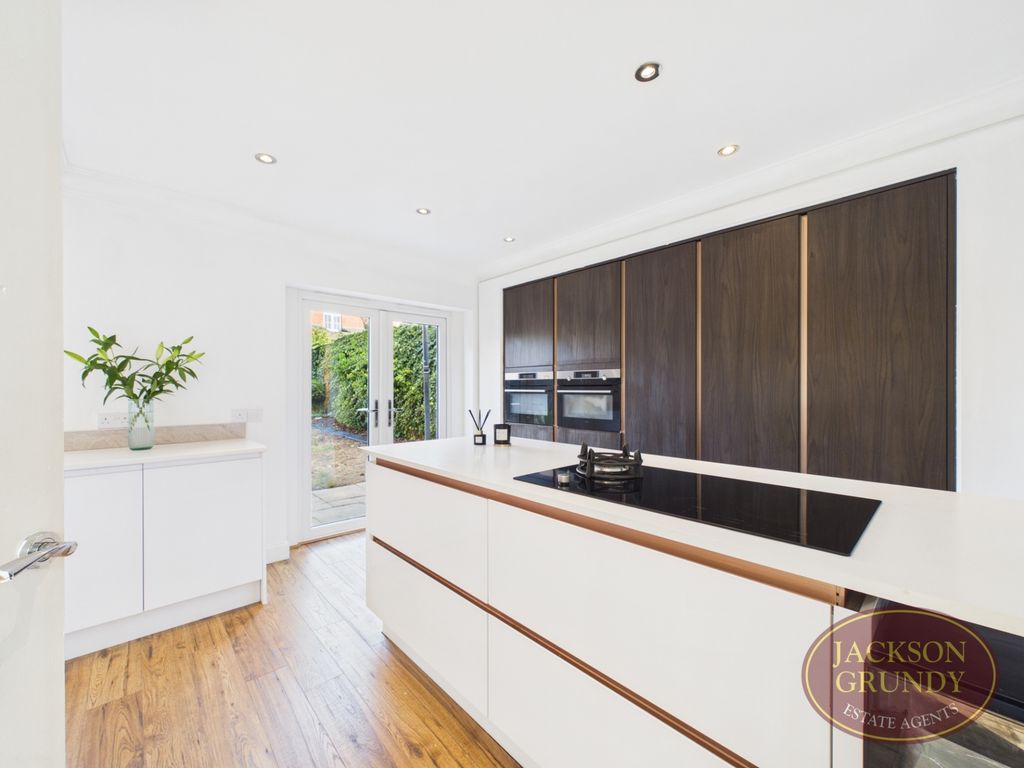 Property photo 2 of 18 The Spinney