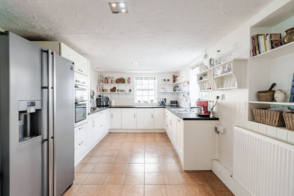 Property photo 2 of 30
