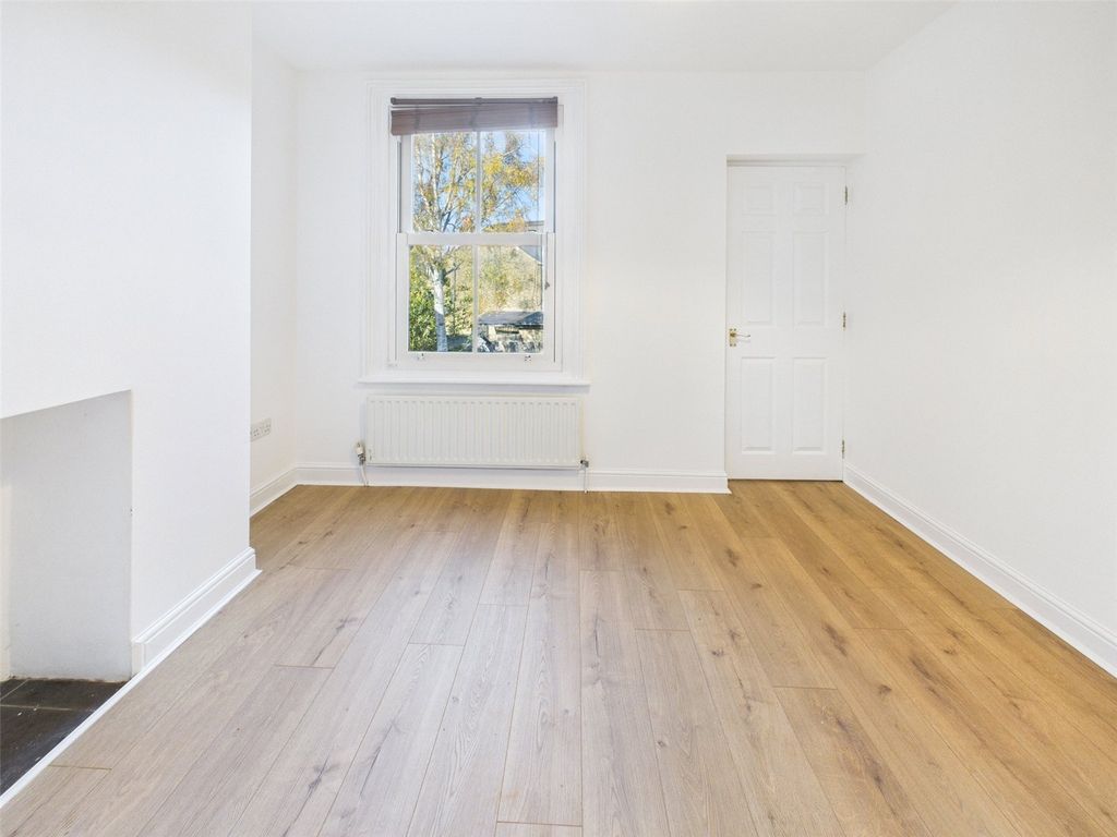 Property photo 2 of 10 Picture No. 20
