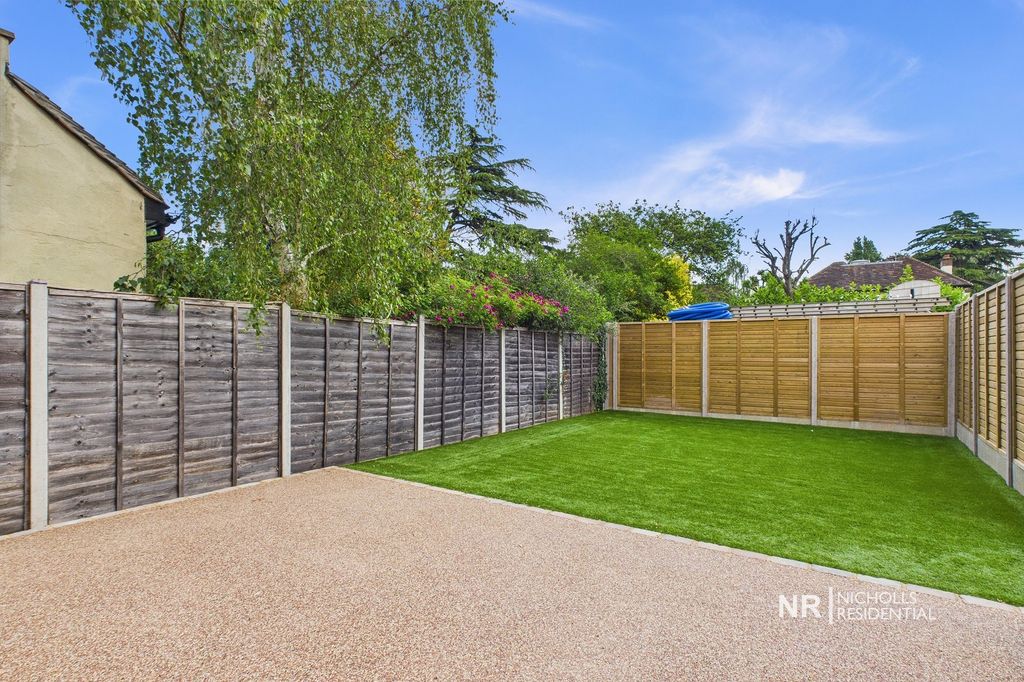 Property photo 2 of 21 Garden