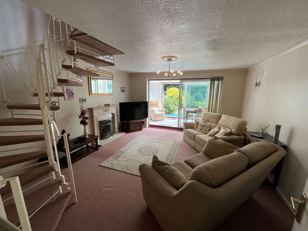 Property photo 3 of 12