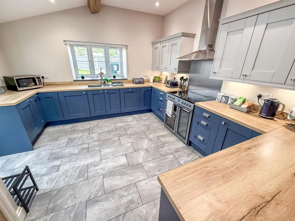 Property photo 2 of 17 Kitchen