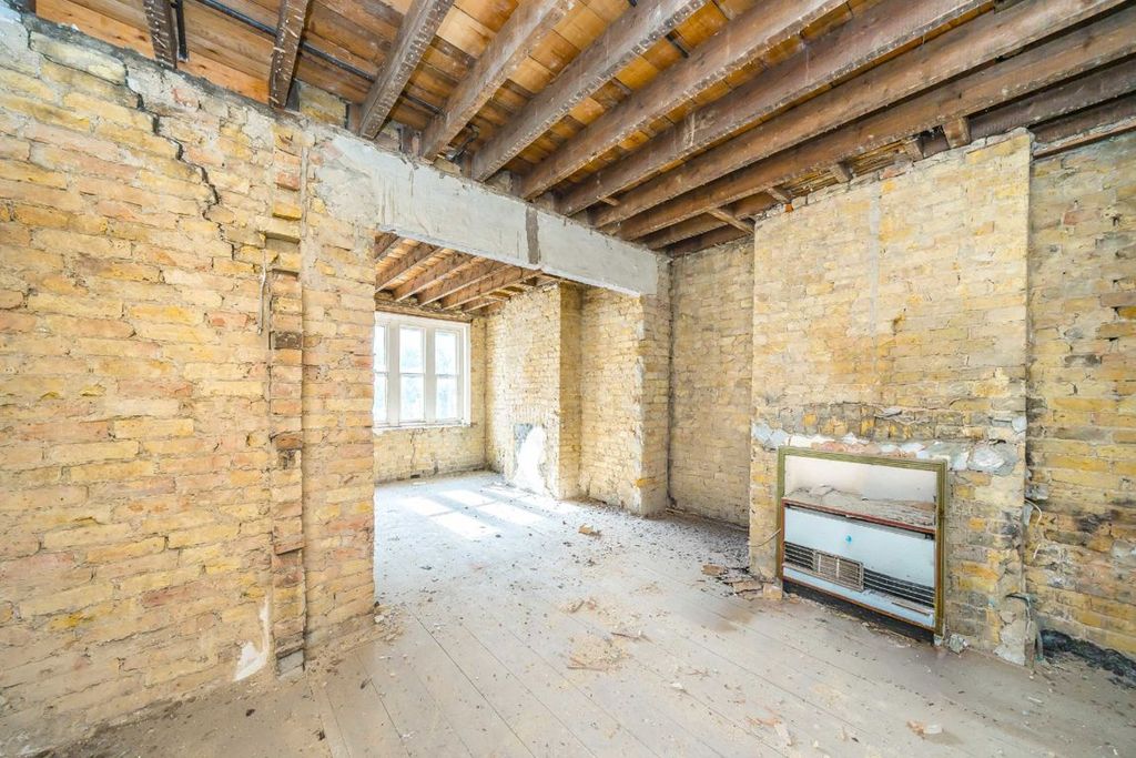 Property photo 3 of 6