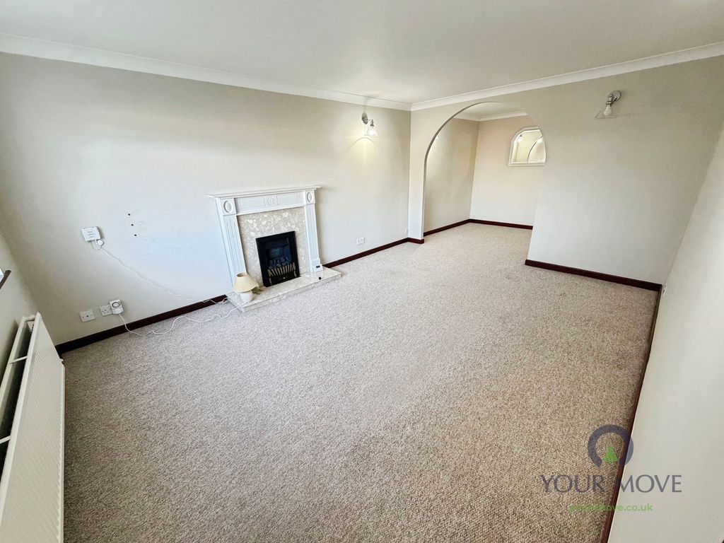 Property photo 2 of 11 Lounge