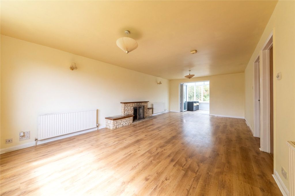 Property photo 3 of 30 Picture No. 04