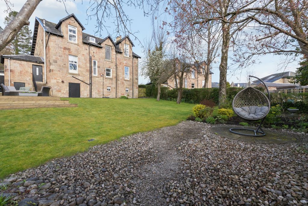 Property photo 3 of 46