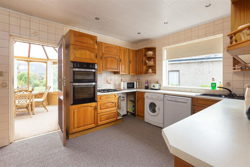 4 bed detached house for saleMarsh Crescent, Morecambe LA4 photo 5