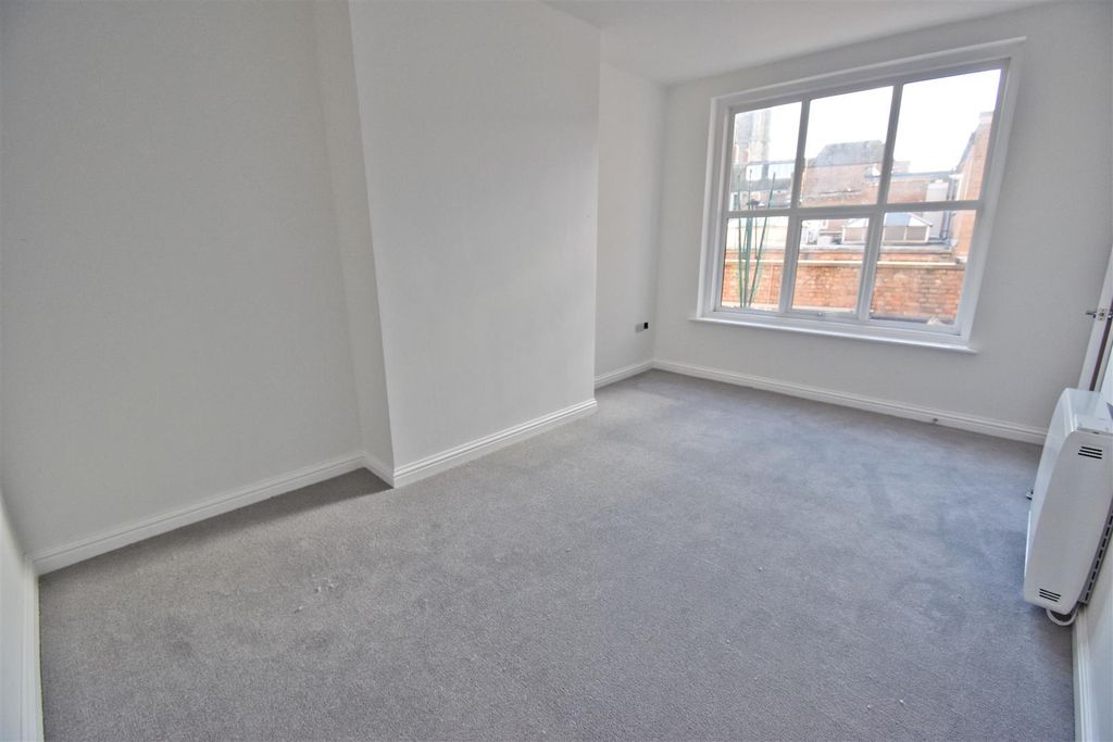 Property photo 3 of 8 Bedroom 1.Jpg