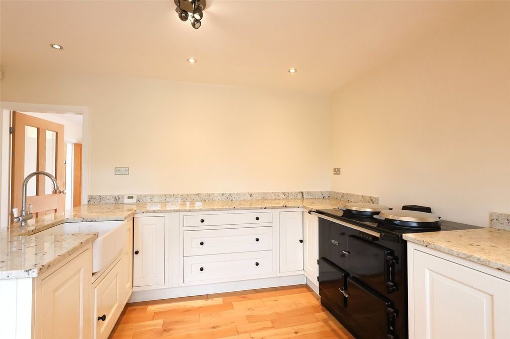 Property photo 3 of 16 Picture No. 10