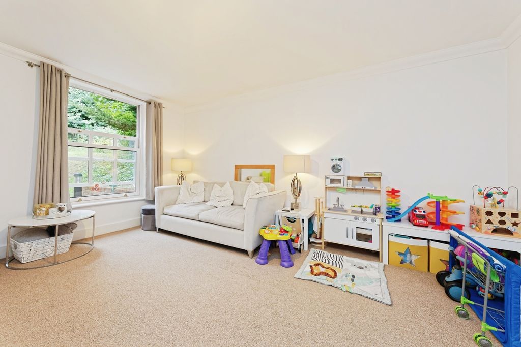 Property photo 2 of 17 Photo
