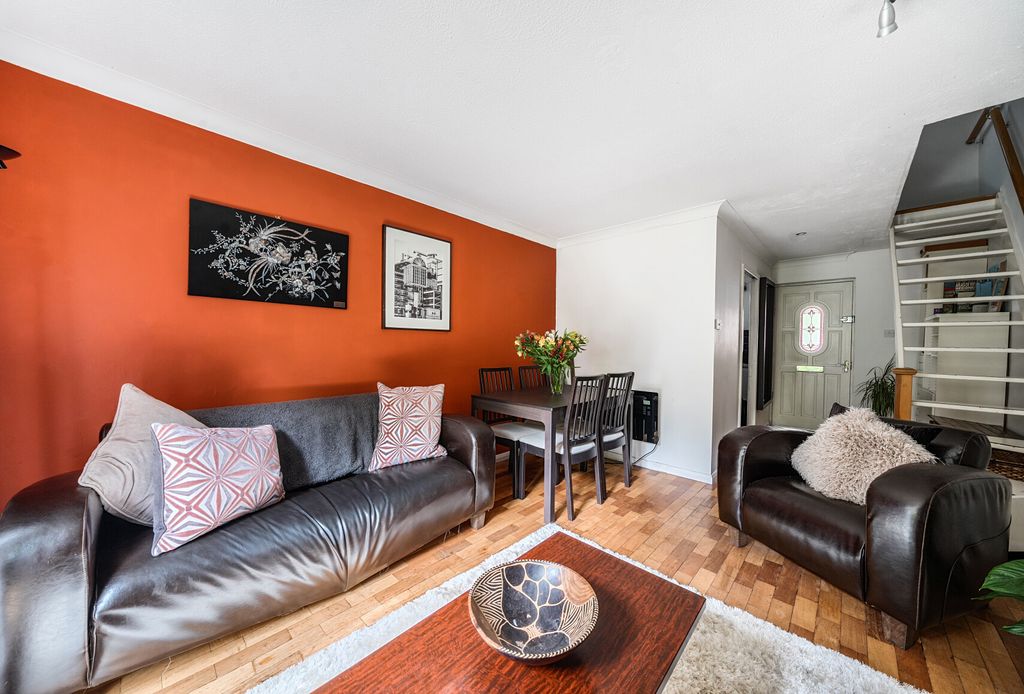 Property photo 3 of 11 1332459-6-6889F6d...