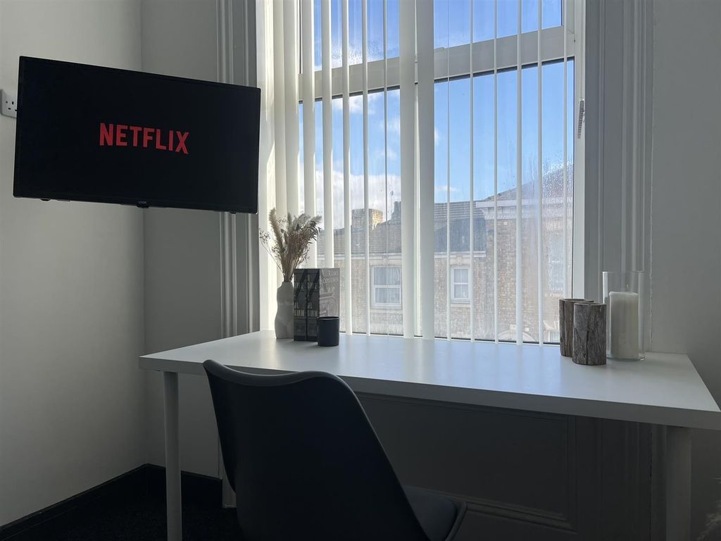 Property photo 3 of 14 Khu88Ktxxk2B_D52H8Uxmw.Jpg