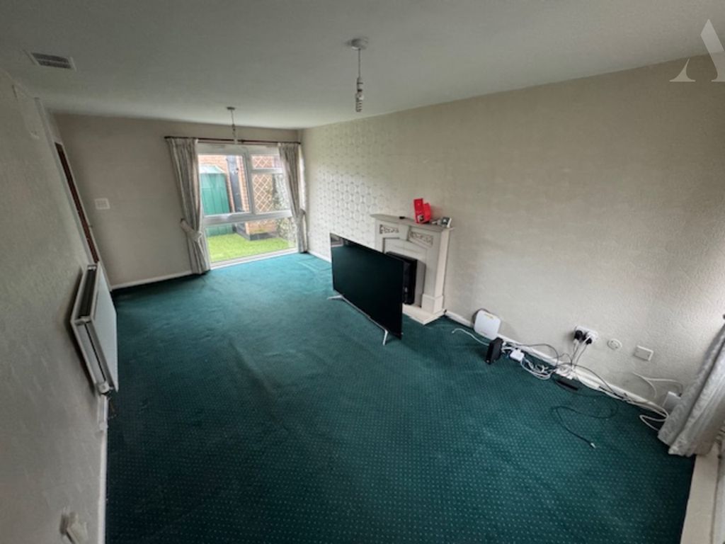 Property photo 3 of 8 37 Redcar Croft Loinge