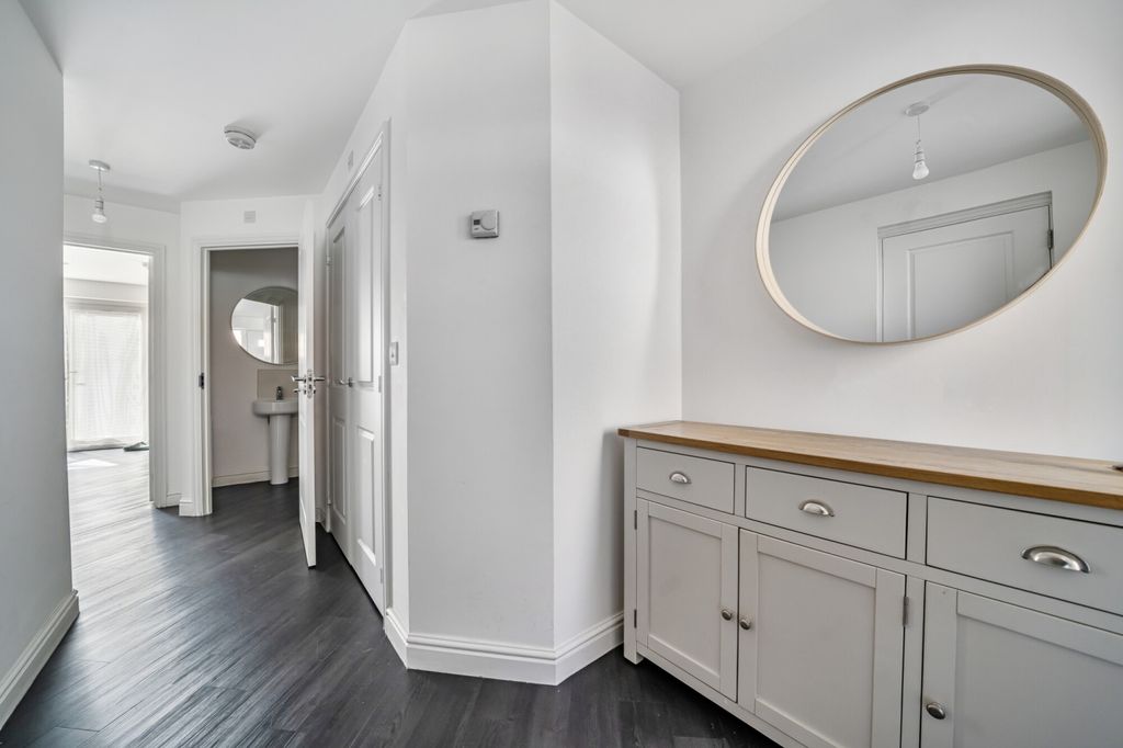 Property photo 2 of 15 Hallway