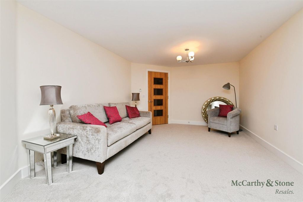 Property photo 3 of 10 33W_4303.Jpg