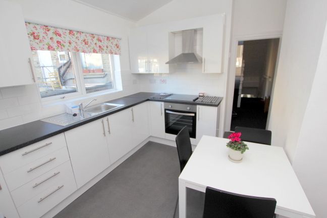 Property photo 2 of 14 591A Lea Bridge Road