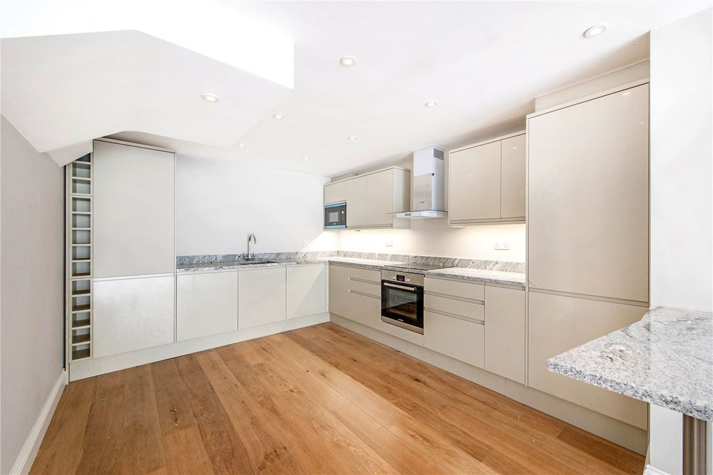 Property photo 1 of 10 Richmond