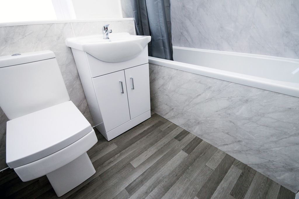 Property photo 3 of 9 Bathroom