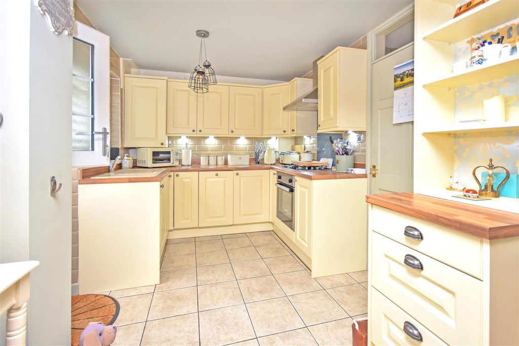 Property photo 2 of 21 Kitchen