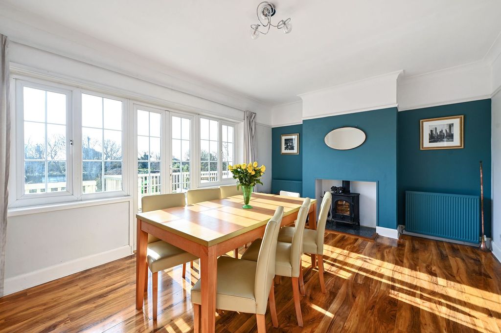 Property photo 3 of 36