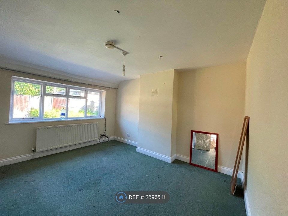 Property photo 3 of 15 Lounge