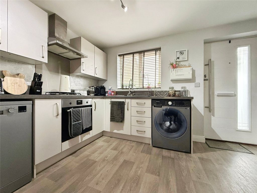 Property photo 2 of 12 Kitchen