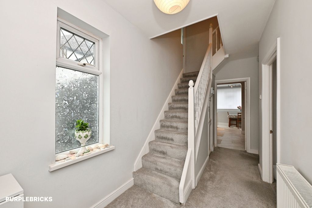Property photo 2 of 28