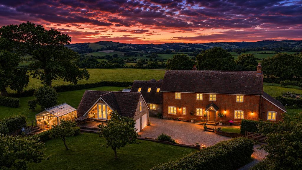 Property photo 1 of 53 Twilight.Jpg