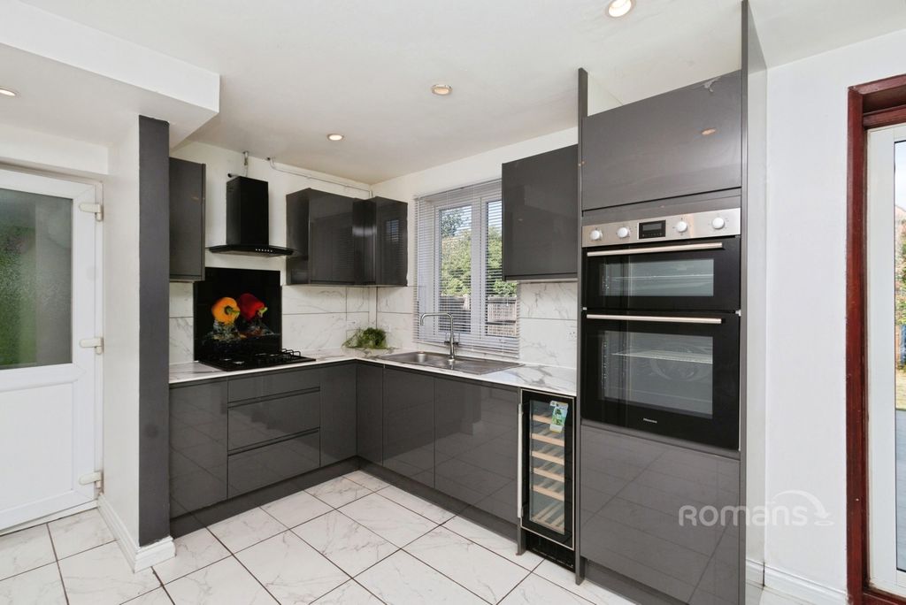 Property photo 2 of 11 Pbox-Img.Jpg