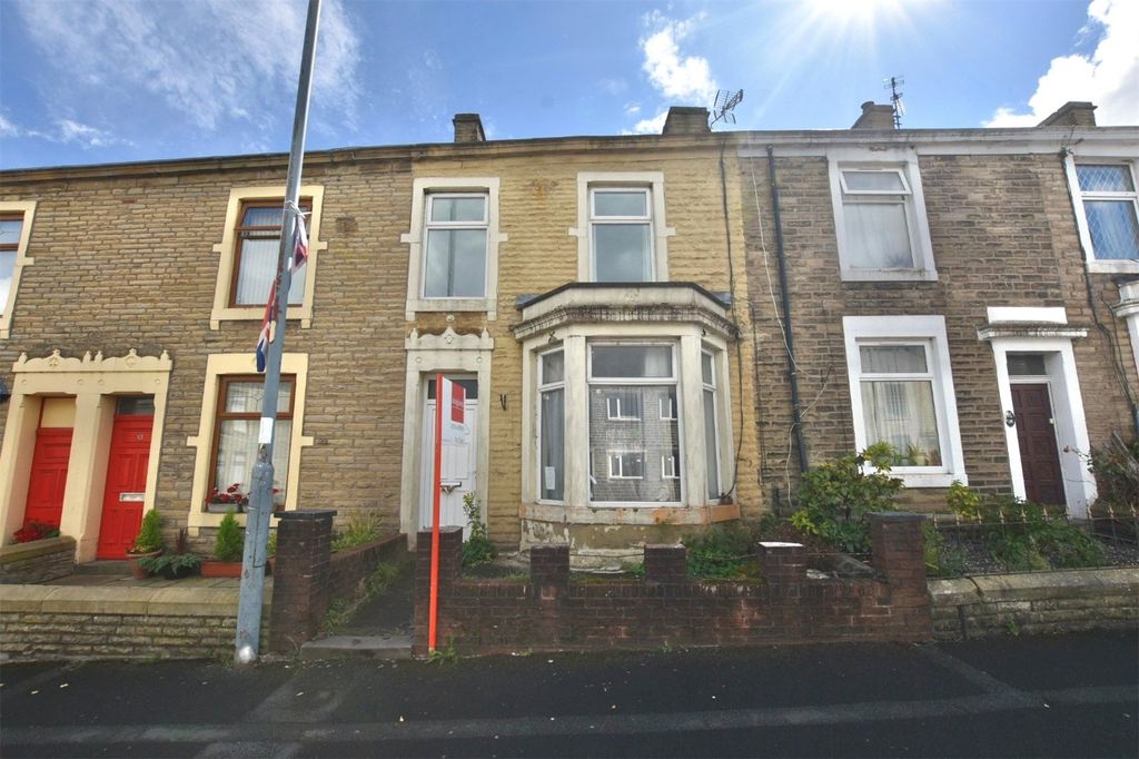 Property photo 1 of 10 External